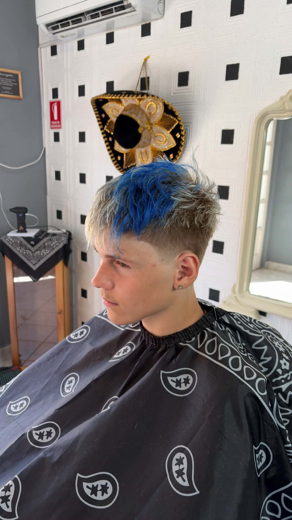 Kék tincs, extra színezés